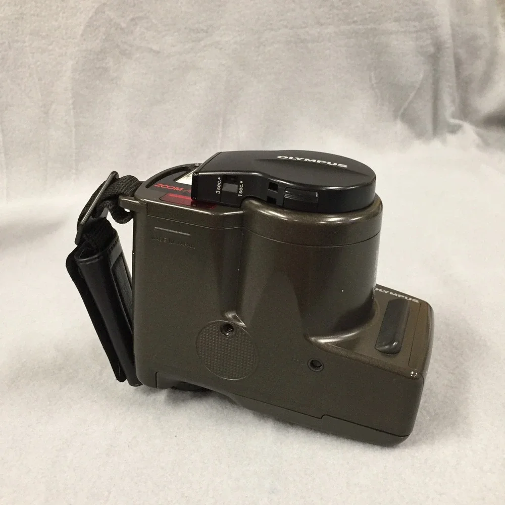 Olympus Infinity SuperZoom 330 35mm Film Camera 38-105mm Lens with Case Japan